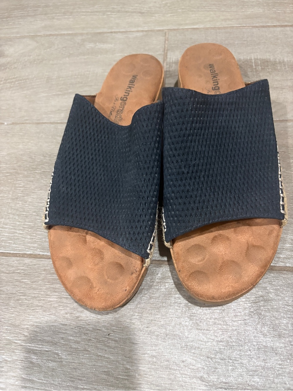 Walking cradle shoes